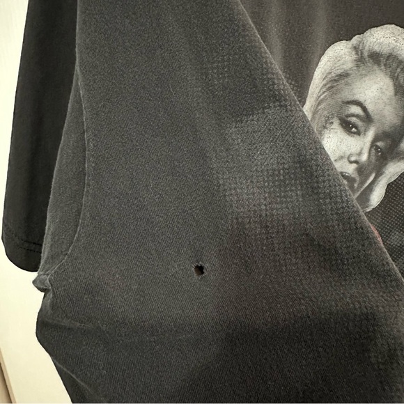 Marilyn Monroe NFL San Francisco 49ers Shirt - Picture 7 of 7